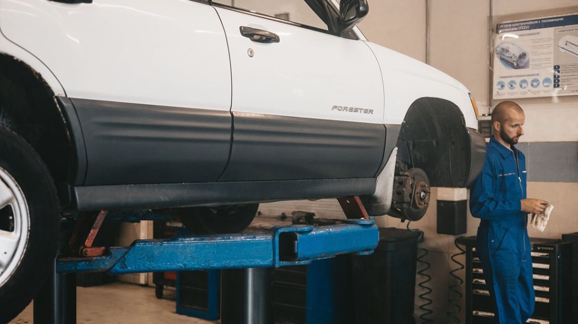 Imagen de un taller de reparacion de automoviles y powerflex silentblocks