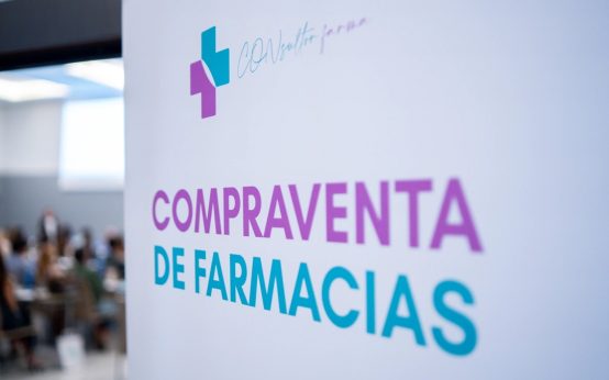 Logotipo de Conslutofarma y mensaje compraventa de farmacias, que es su actividad de negocio principal.. Combinacion de violeta y azul verdoso en logotipo sobre fondo blanco