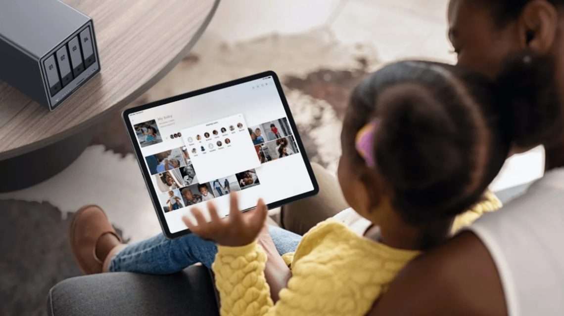 nas | SOCIALetic Imagen de un NAS, sistemema en la nube privado, o Almacenamiento Conectado en Red que es un dispositivo de almacenamiento inteligente que se conecta directamente al router de tu casa o de tu oficina